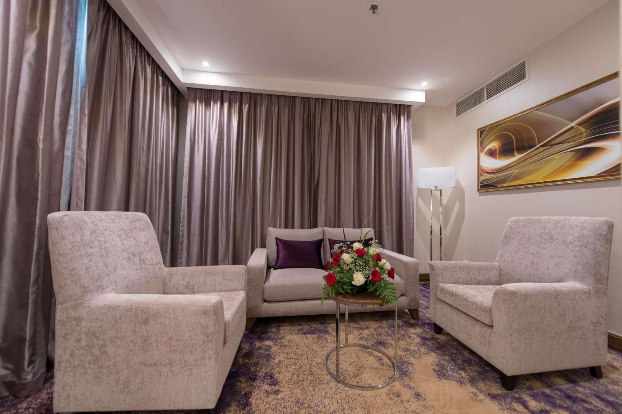 Ramada By Wyndham Continental Jeddah Hotel Buitenkant foto