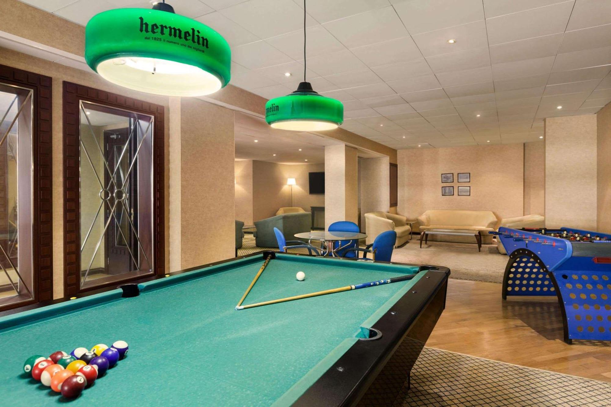 Ramada By Wyndham Continental Jeddah Hotel Buitenkant foto