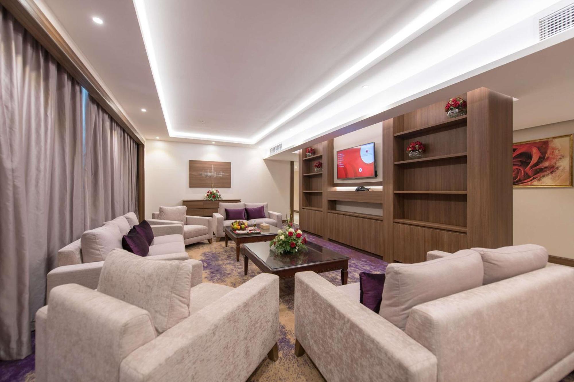 Ramada By Wyndham Continental Jeddah Hotel Buitenkant foto