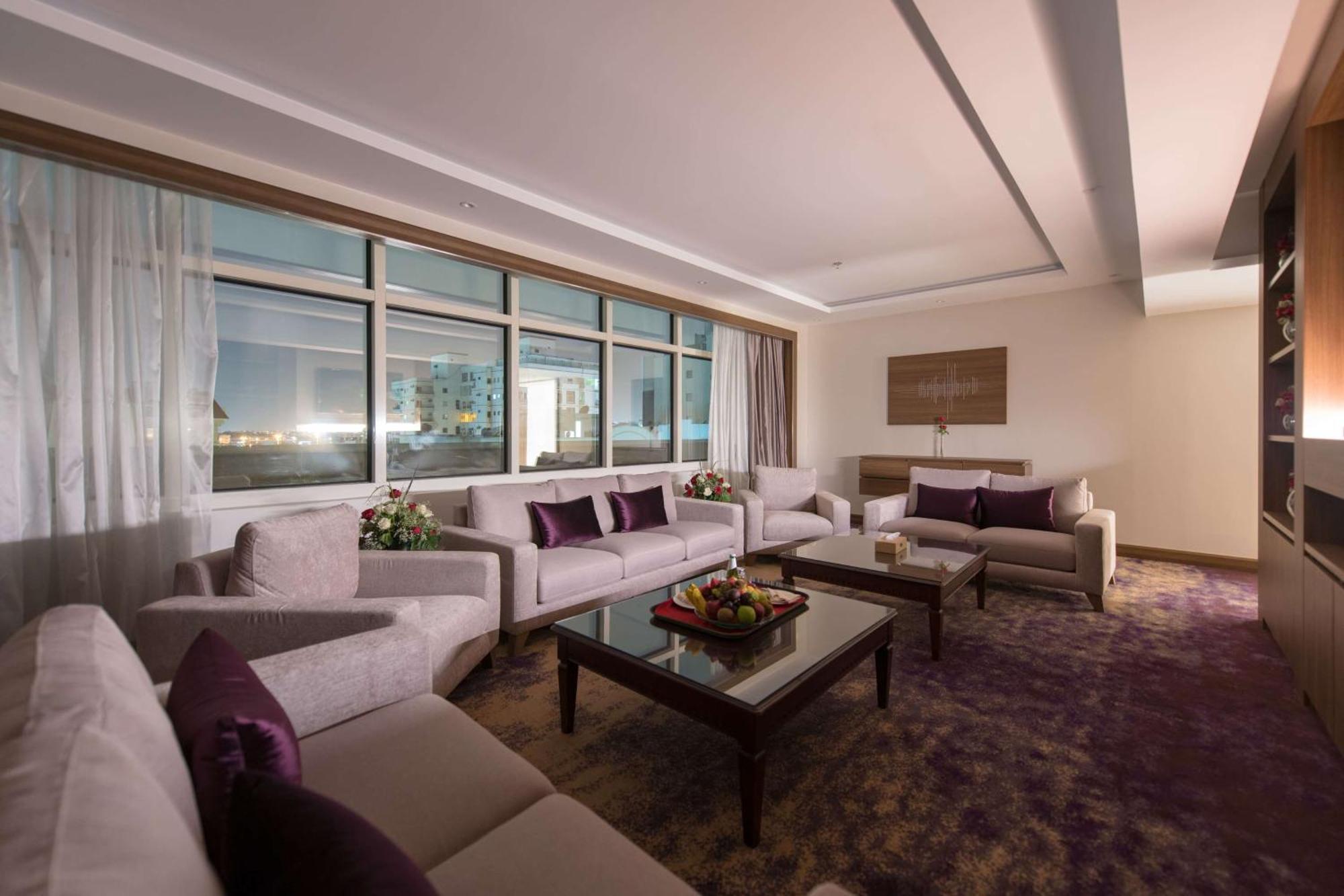 Ramada By Wyndham Continental Jeddah Hotel Buitenkant foto