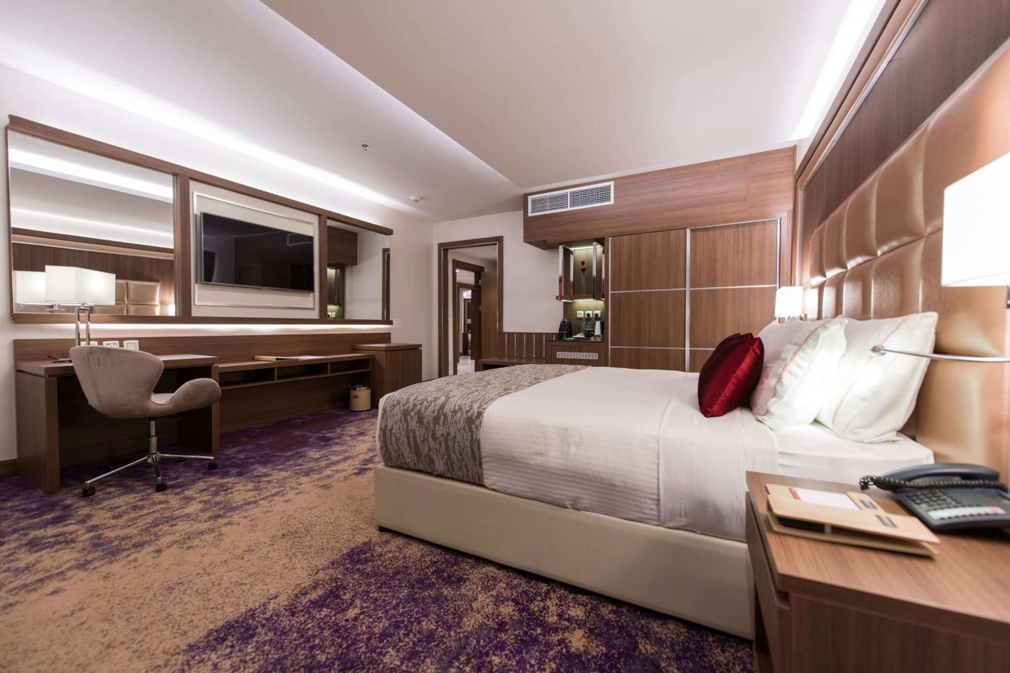 Ramada By Wyndham Continental Jeddah Hotel Buitenkant foto