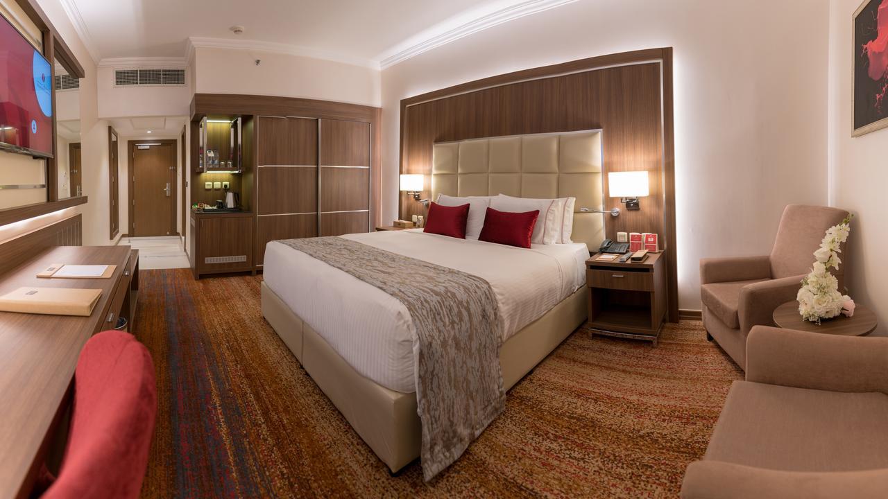 Ramada By Wyndham Continental Jeddah Hotel Buitenkant foto